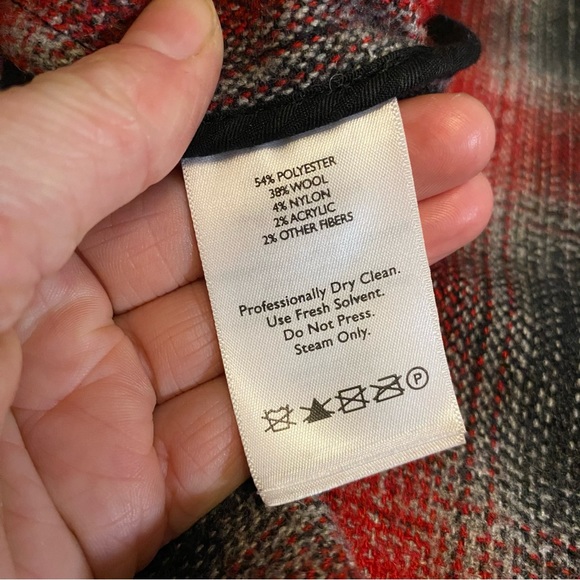 Eddie Bauer Wool Blend Cape Coat Red Black Plaid Small Winter Mature - Picture 4 of 5